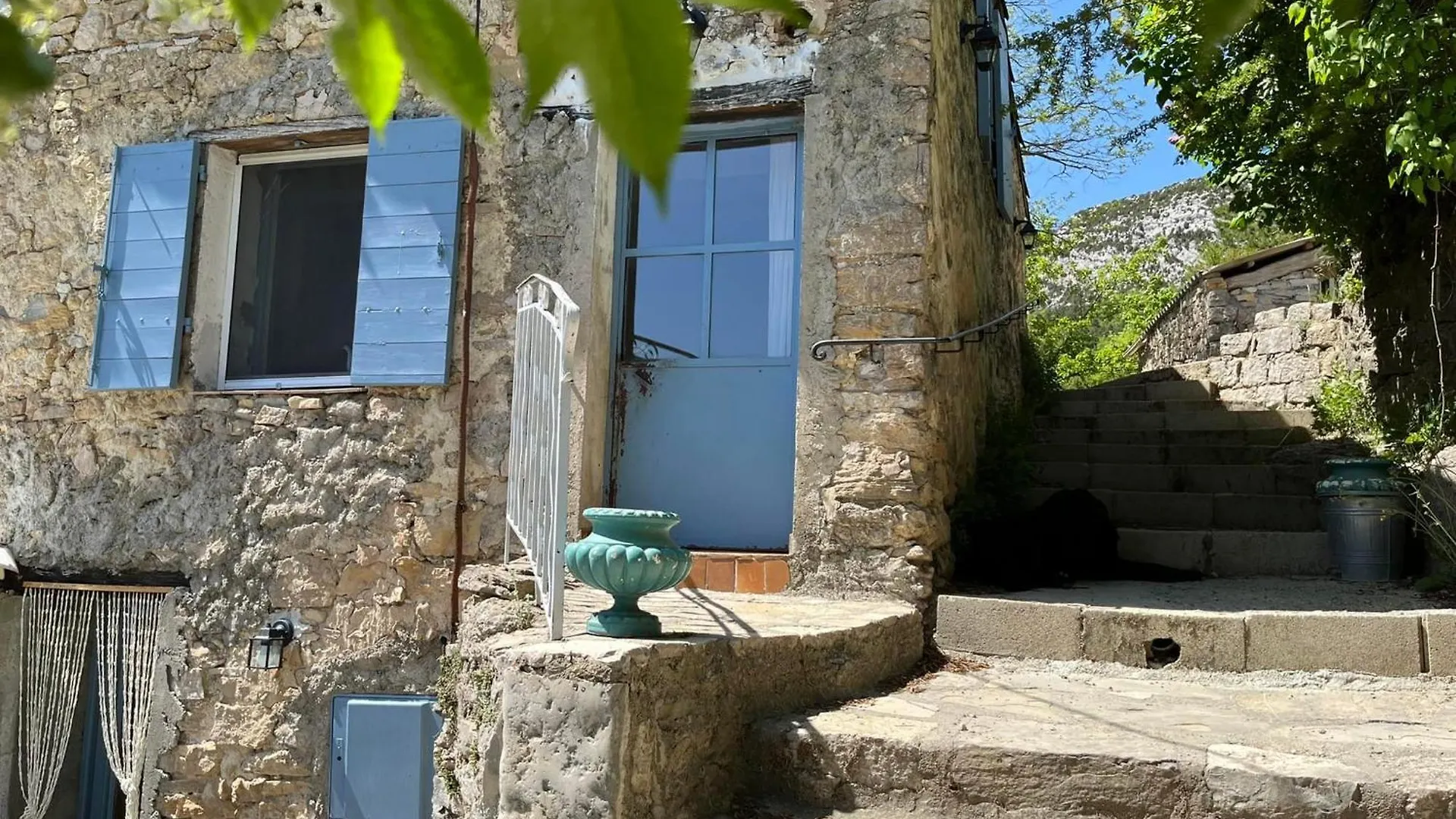 Appartement avec terrasse dans un domaine agricole Trigance France
